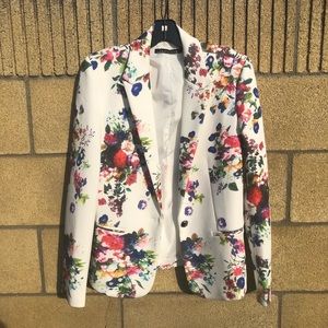 White floral blazer in great condition